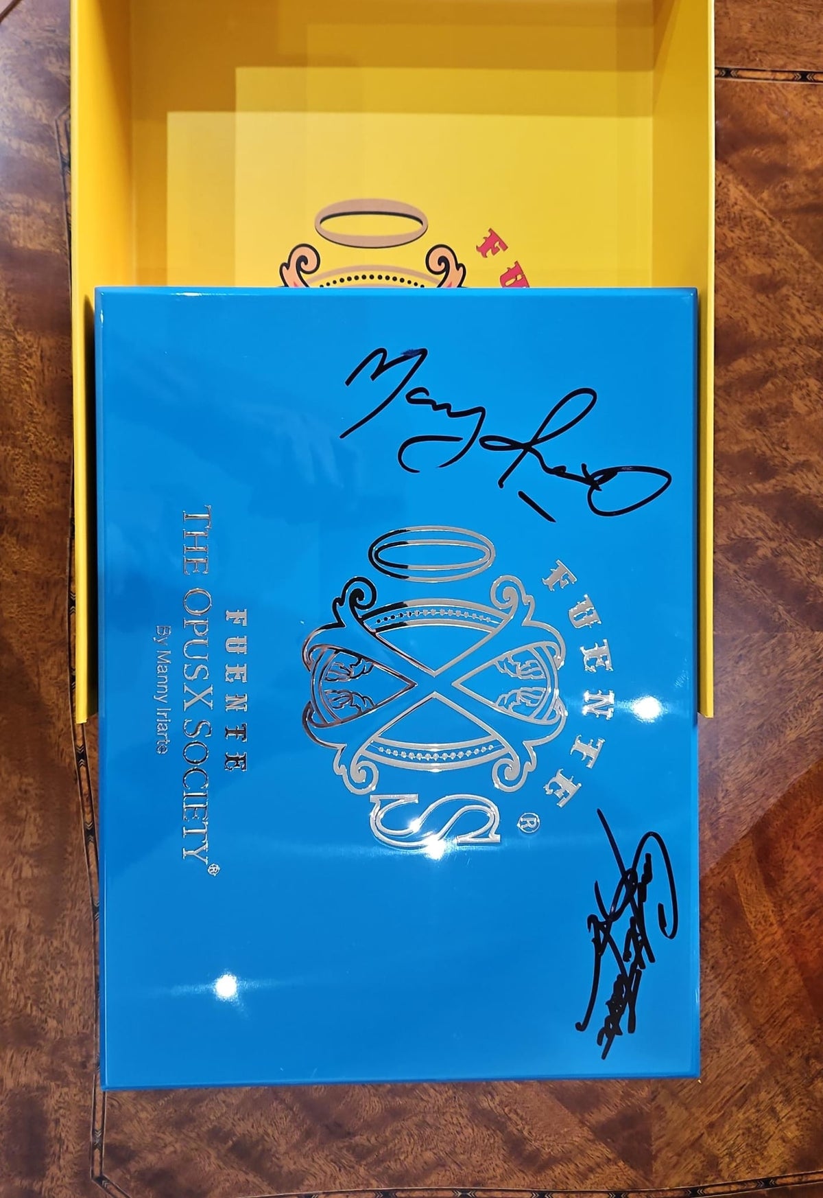 Fuente Opus X Society Cigar - Toro - 6 X 49 - Signed Box - cigar13