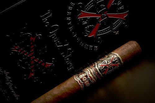 THE OPUS X STORY CIGARS - Black Travel Humidor - cigar13