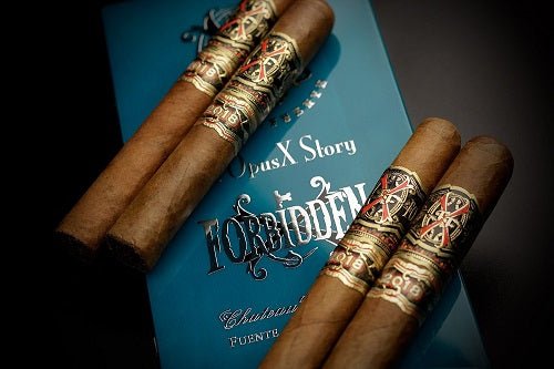 THE OPUS X STORY CIGARS - Blue Travel Humidor - cigar13