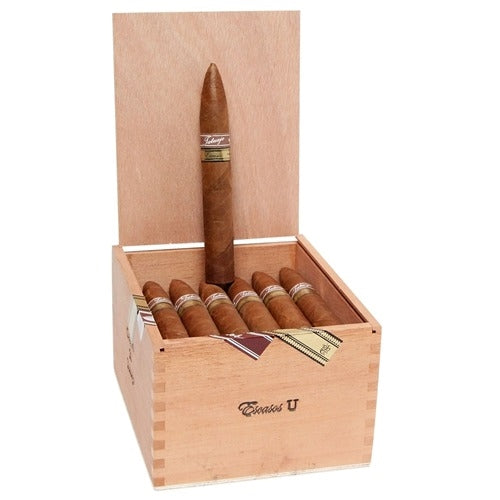 TATUAJE HUNTER ESCASOS CIGARS