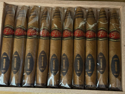 La Flor Dominicana Special Football Edition 2025 - No.1