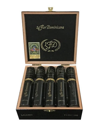 La Flor Dominicana (LFD) Ligero L-250 Tubos (Robusto) (4.7
