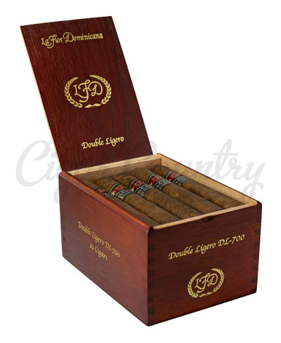 La Flor Dominicana (LFD) Double Ligero 700 Natural