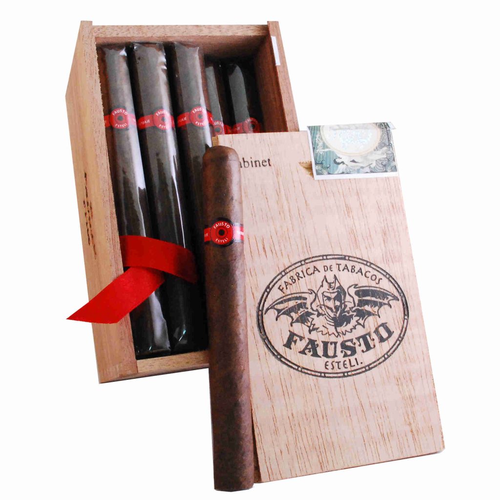 Tatuaje Fausto FT166 Short Churchill
