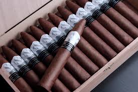 God of Fire Sencillo Black Piramide Largo 54 (6.13" x 54)