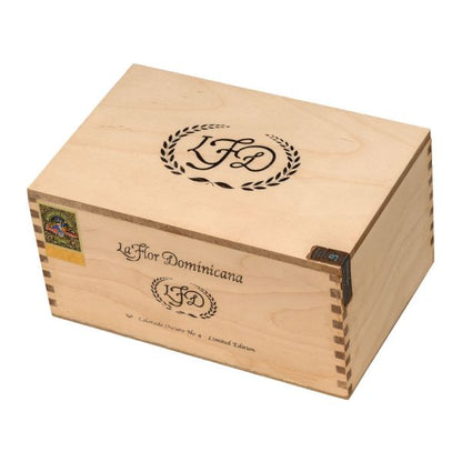 La Flor Dominicana Limited Production Colorado Oscuro No 4 (Robusto) (5.25" x 54)