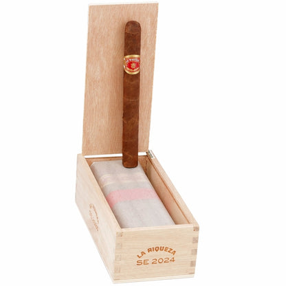 La Riqueza Se 2024 - Cazadores - 6 3/8 X 44 - cigar13